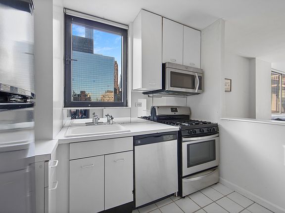 5th image of 255 E 49th St APT 28F