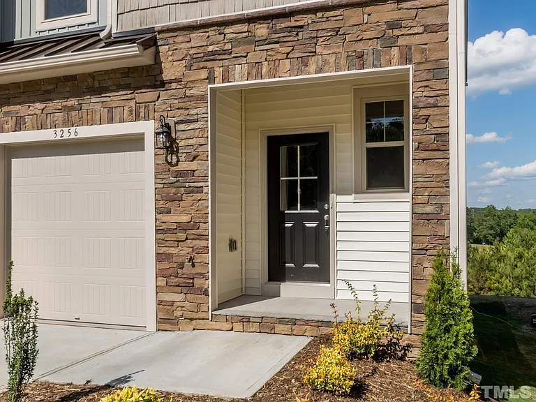 3256 Tracer Dr — Photo 2