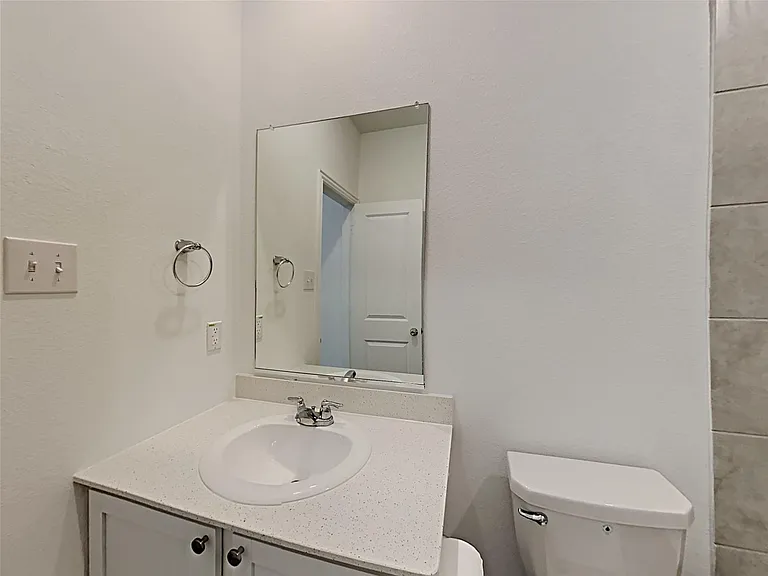 629 Fitzroy Ln — Photo 4