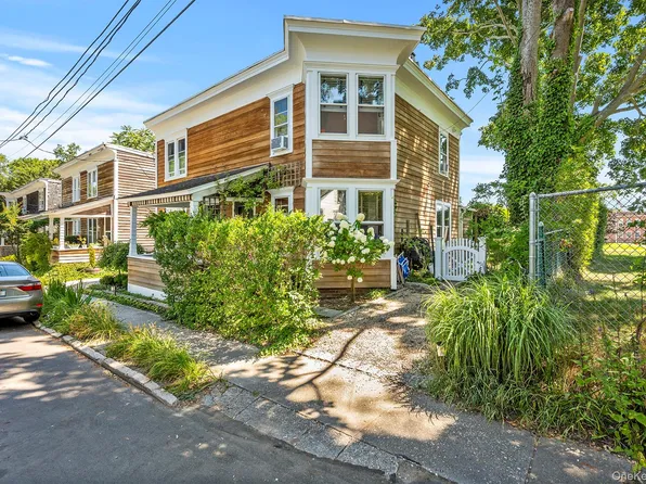 17 Elizabeth #17, Sag Harbor, NY 11963