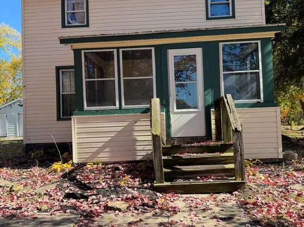 131 Woodstock St, Cement City, MI 49233