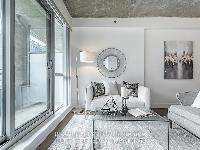 630 Queen St E #413 — Photo 8