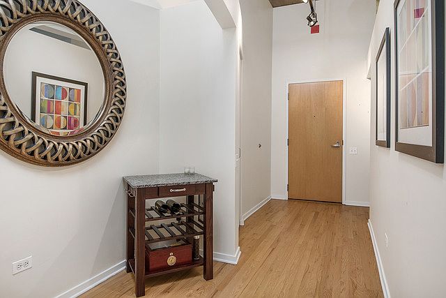 1st image of 900 N Kingsbury St APT 727