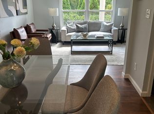 490 Fairbrook St, Northville, MI 48167