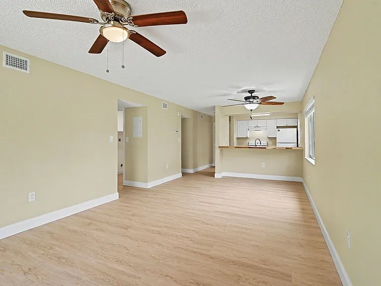 2290-2296 Fox Hollow Dr — Photo 3