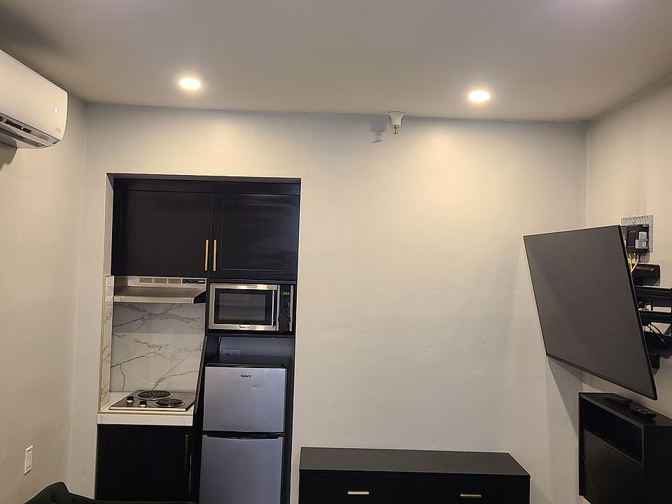 1st image of 421 E St #3