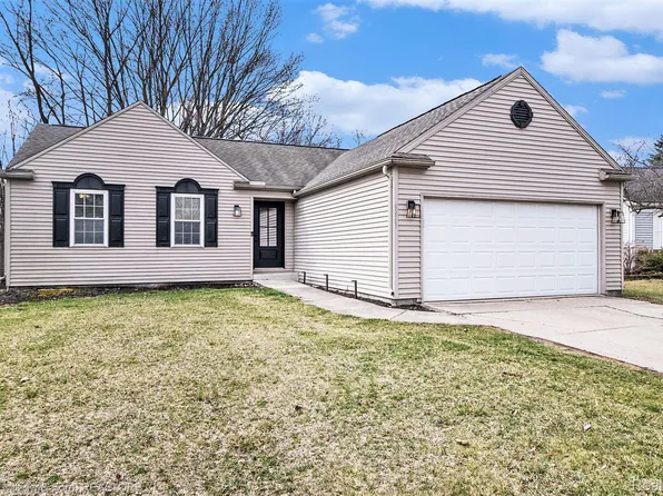 5943 Kings Arms Rd, Waterford, MI 48327