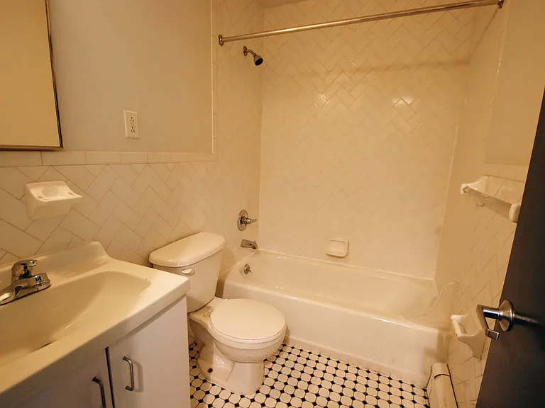47-45 Vernon Blvd #3C — Photo 8