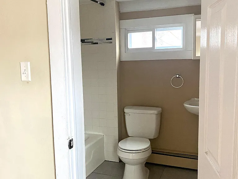 19 Center Streetsingle Family — Photo 4
