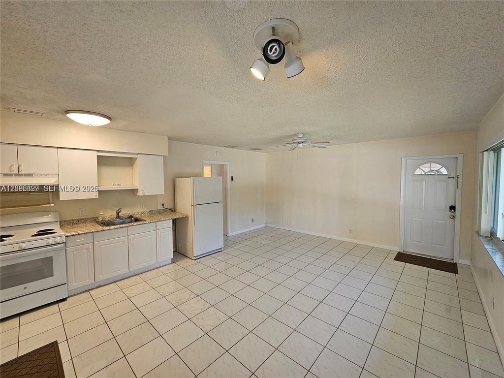 3221 NE 7th Pl Unit B, photo 8