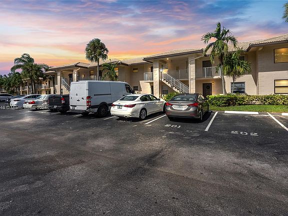3rd image of 5510 Lakeside Dr APT 203