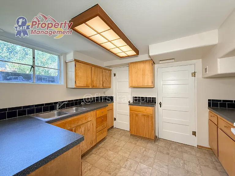1717 W Jefferson St #3 — Photo 7