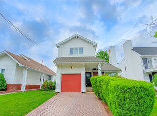 684 Drumgoole Rd W, Staten Island, NY 10312