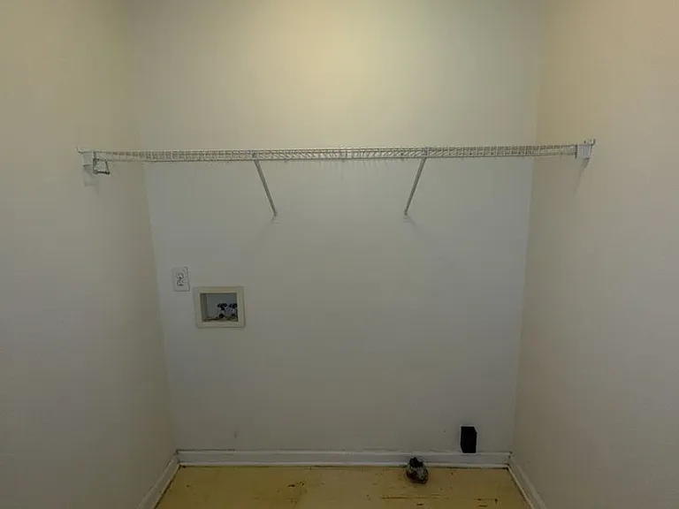 2922 Howard Ave — Photo 9
