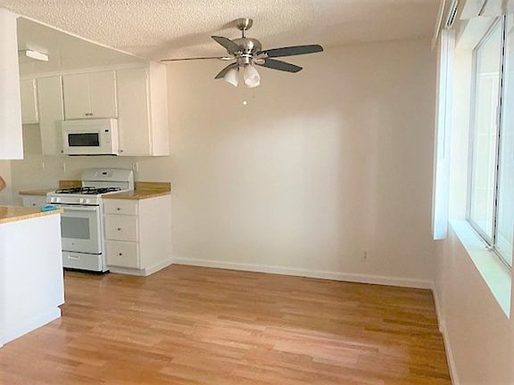 4th image of 13825 Vanowen St #3