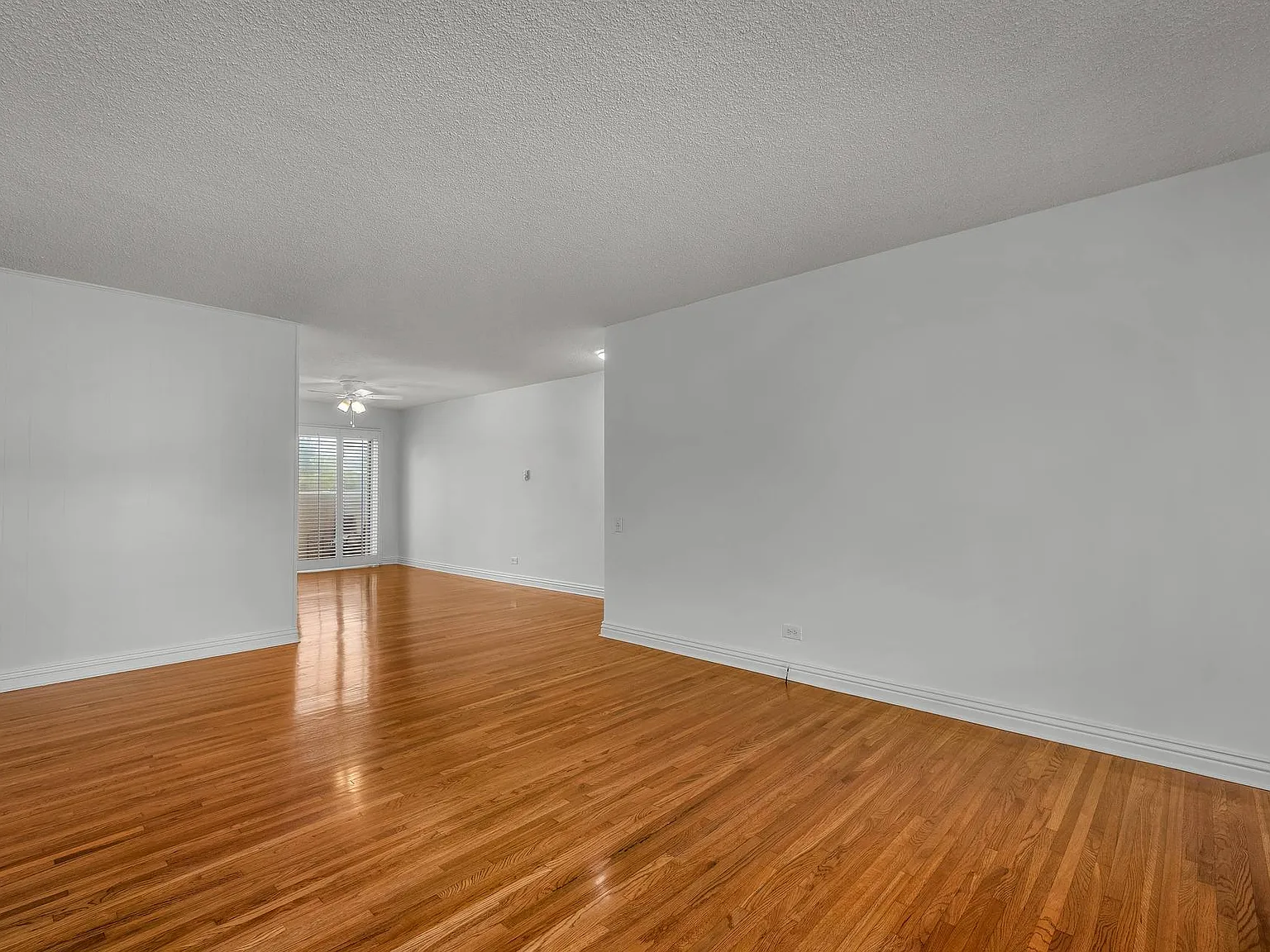 3 bed, 1320 sqft, $3,950 — Photo 3