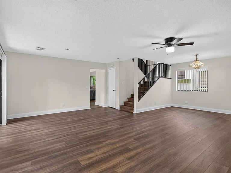 587 NW 38th Ave — Photo 11