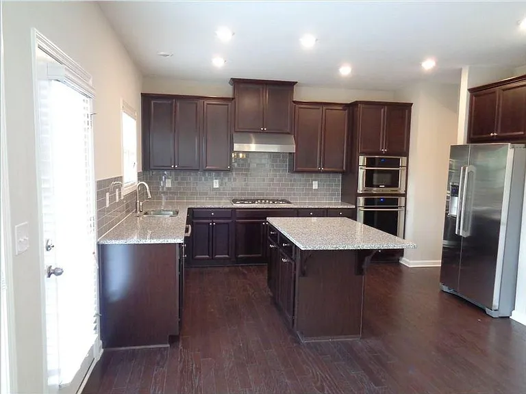 661 Sunset Park Dr — Photo 10