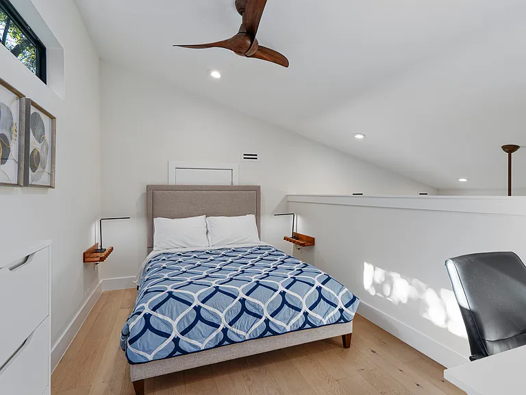 Queen bed with sealy posturepedic mattress.