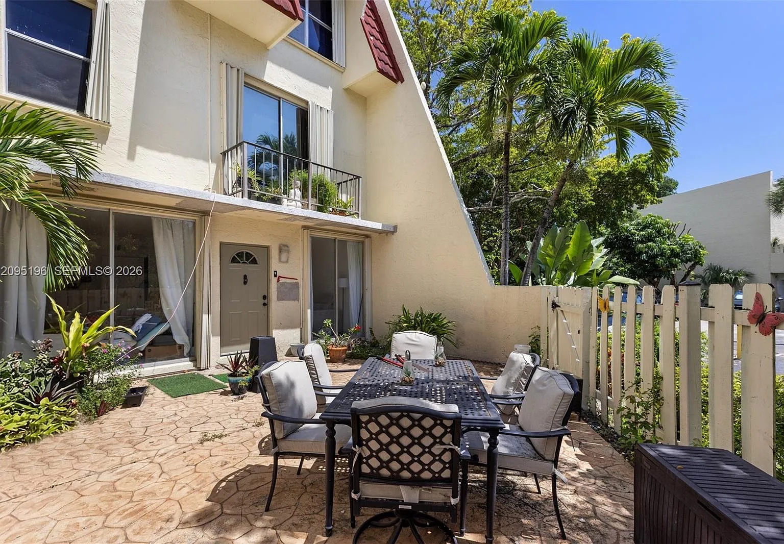Northgate Townhouse Condo — Photo 1