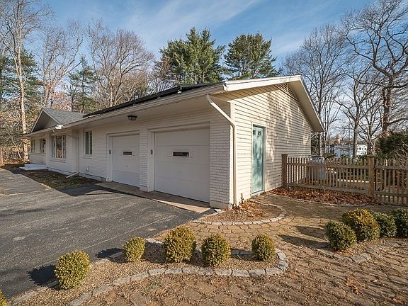 4th image of 130 Blueberry Ln