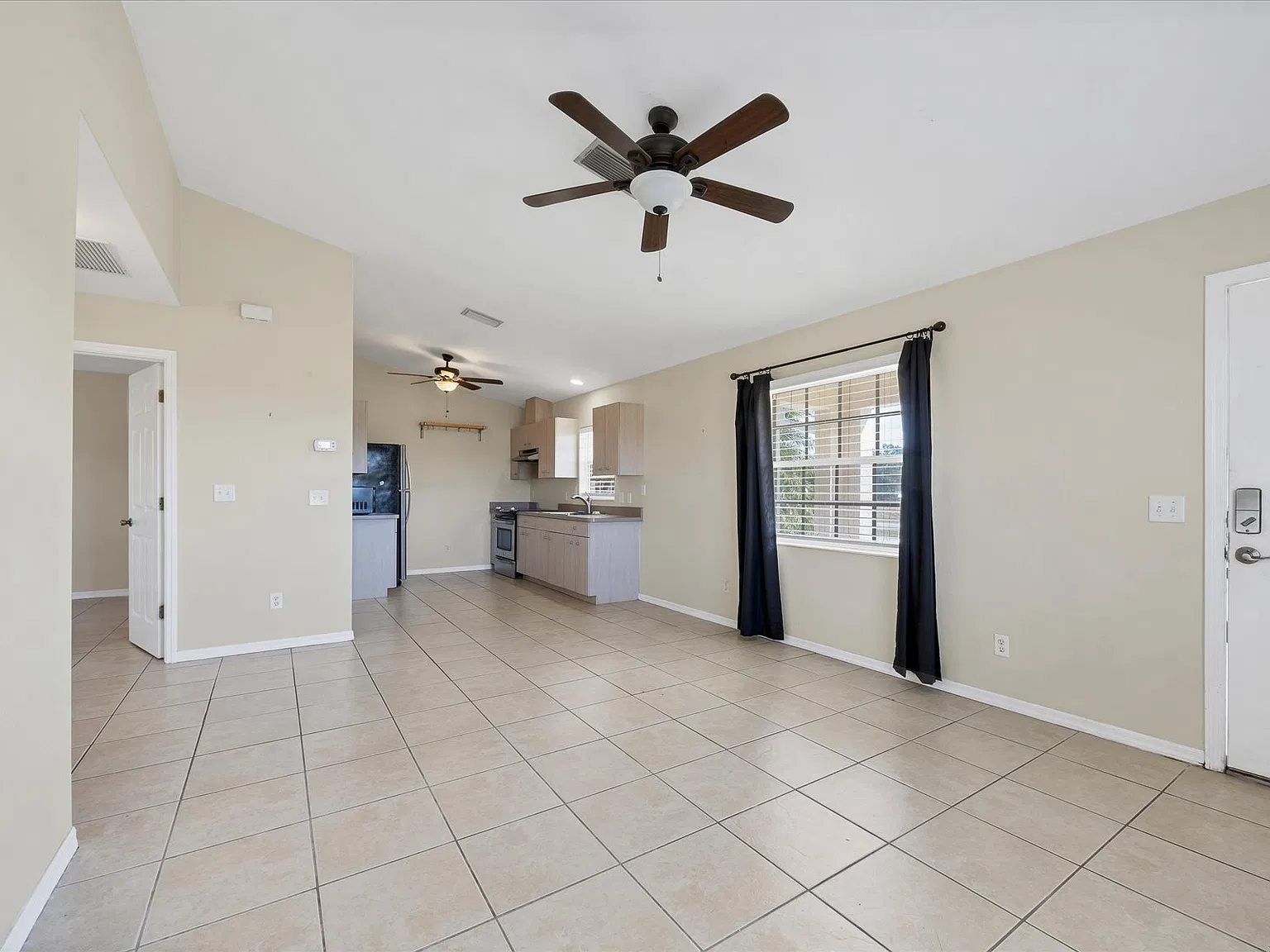 2 bed, $1,400 — Photo 3