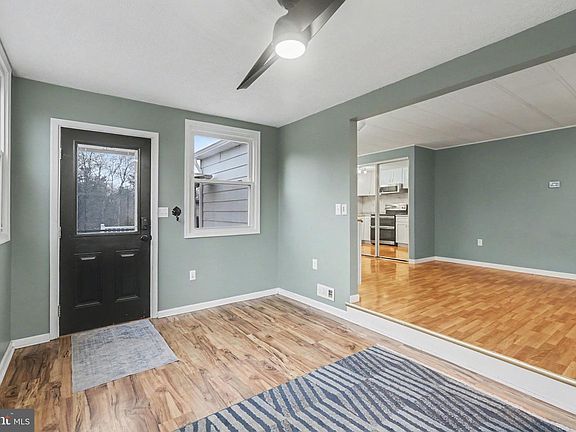 2nd image of 1011 Cranes Gap Rd