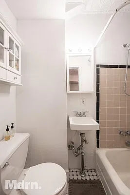 Rented by Mdrn Residential | media 6