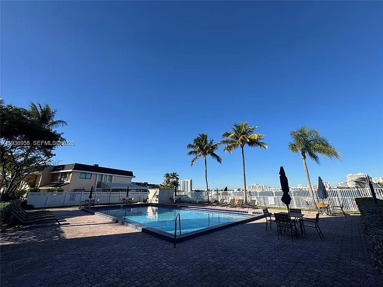 2821 N Miami Beach Blvd #5P — Photo 18