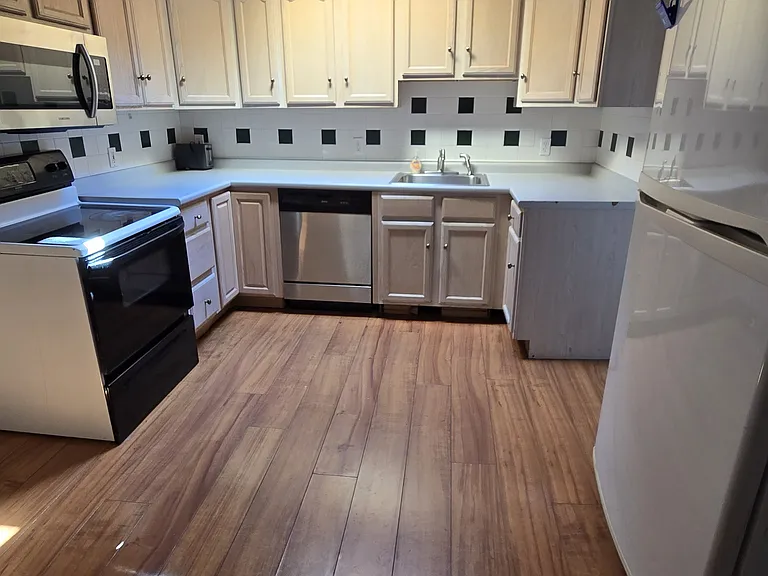 36 Lincoln Ave #5 — Photo 2
