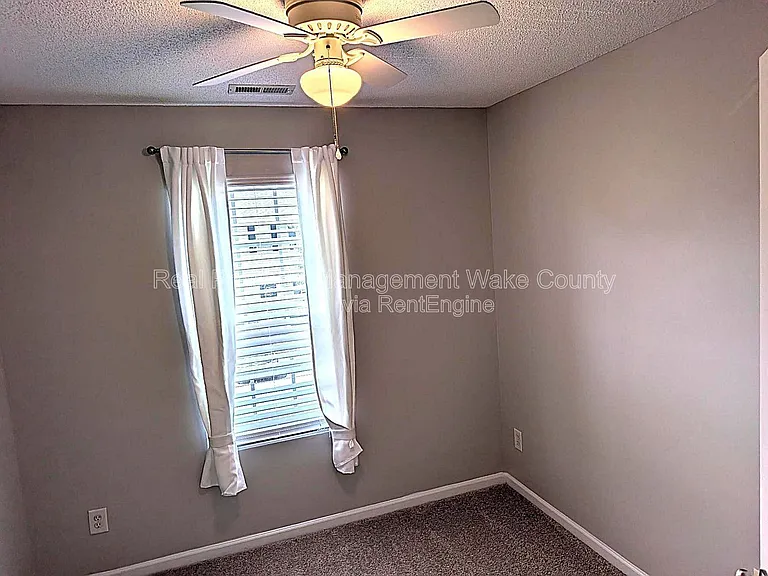112 Graystar Rd — Photo 17