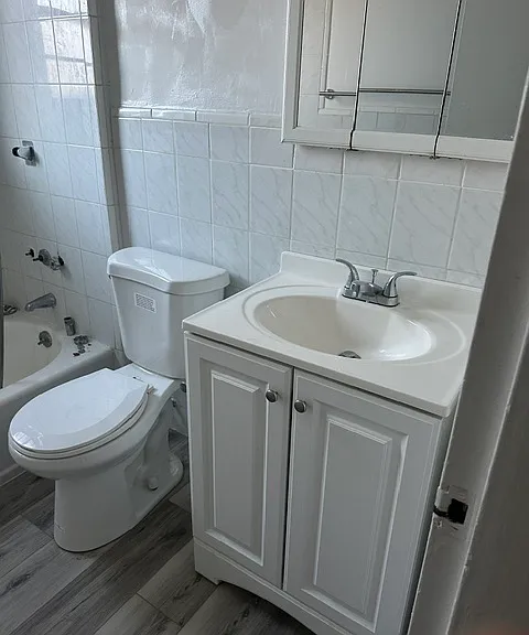 24 Middle Neck Rd #2G — Photo 5