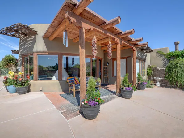 77 Dulce Ct, Corrales, NM 87048