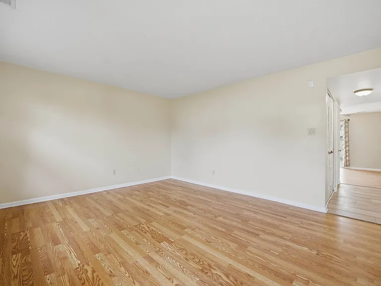 102 Tyburn Ct — Photo 6