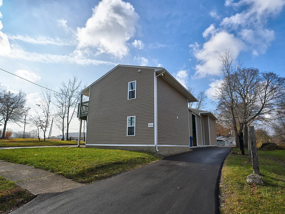 816 Asylum St #2