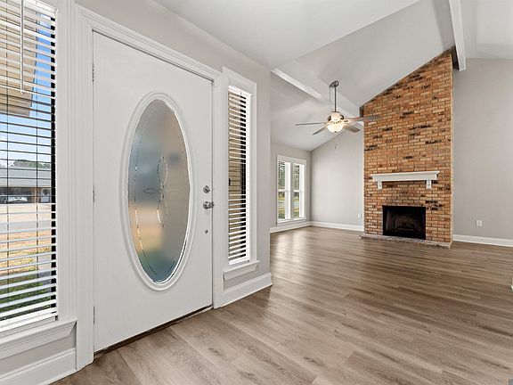 2nd image of 9842 Hawthorne Dr