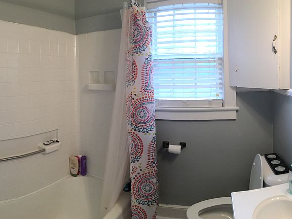 5th image of 709 W College Ave