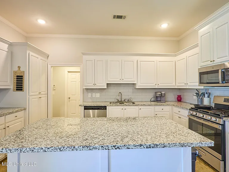 115 Rotherfield Pl — Photo 7
