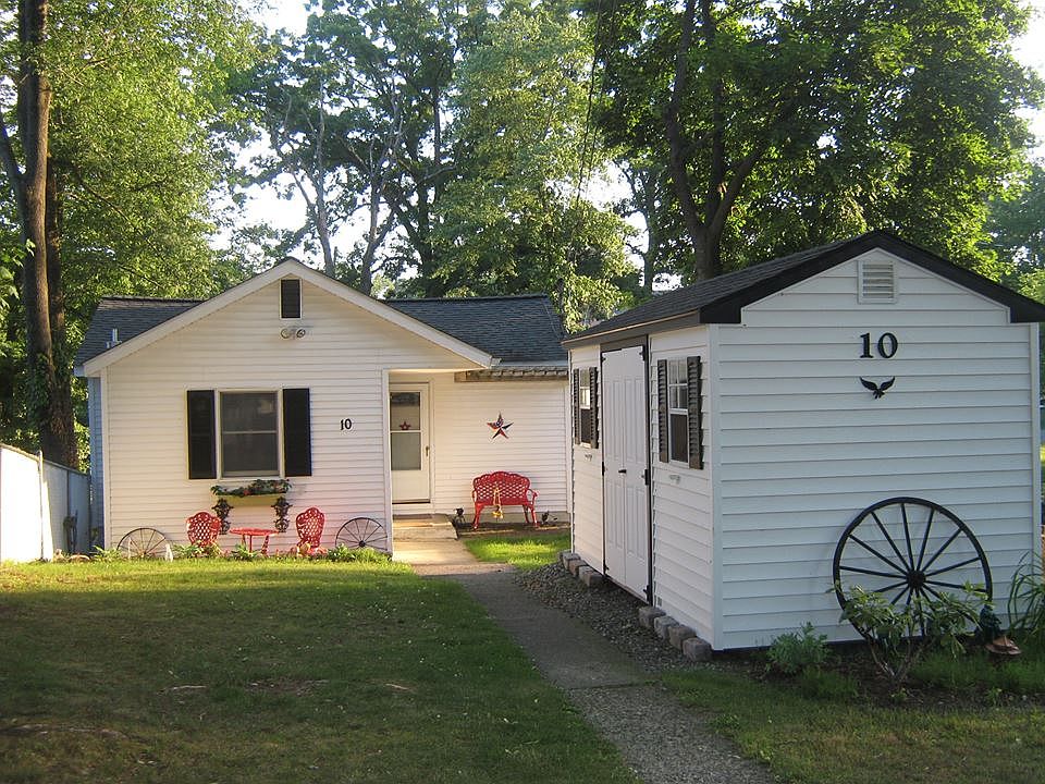 1st image of 10 Linden Ave