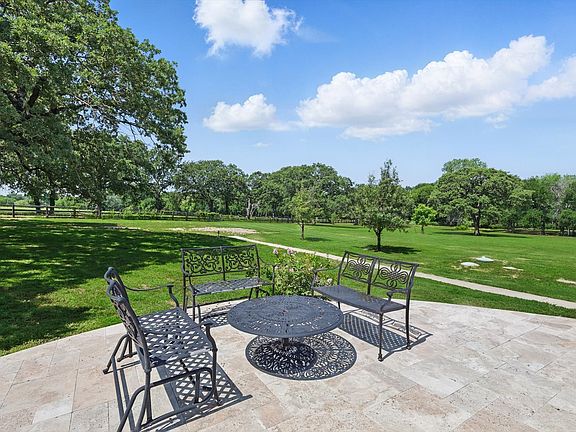 2nd image of 1189 W Jeter Rd