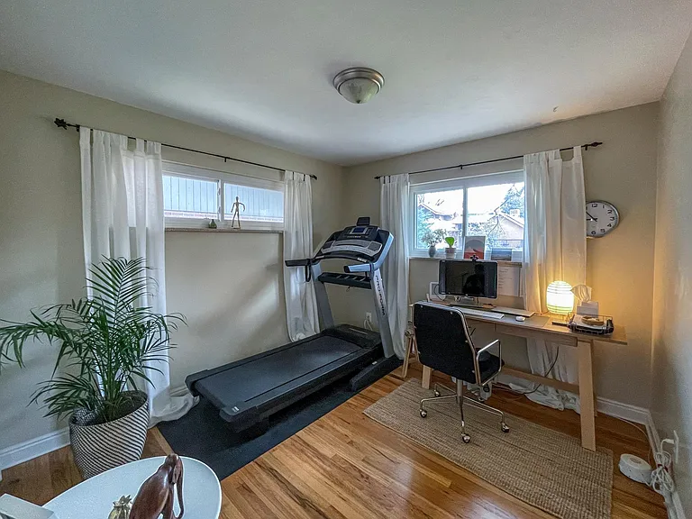 2551 S Ivy St — Photo 2