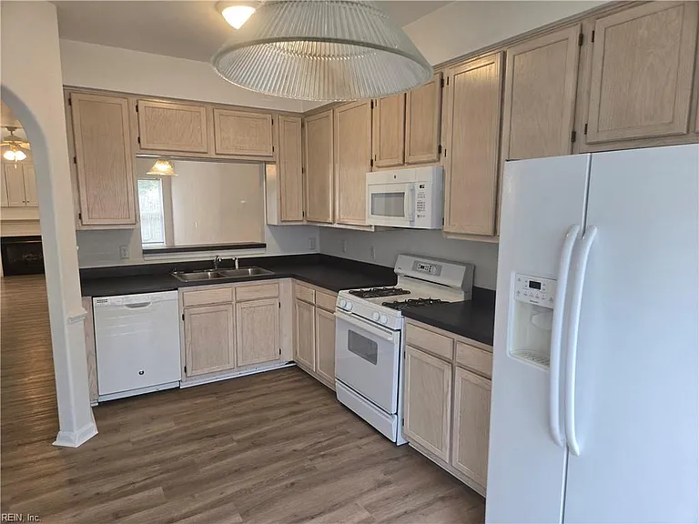 2591 Hartley St — Photo 7