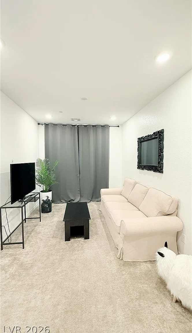1 bed, 1.0 bath, 1859 sqft, $1,400 — Photo 2