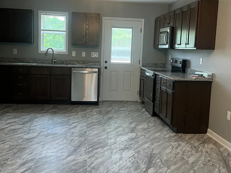 500 Hunters Cir #B — Photo 9