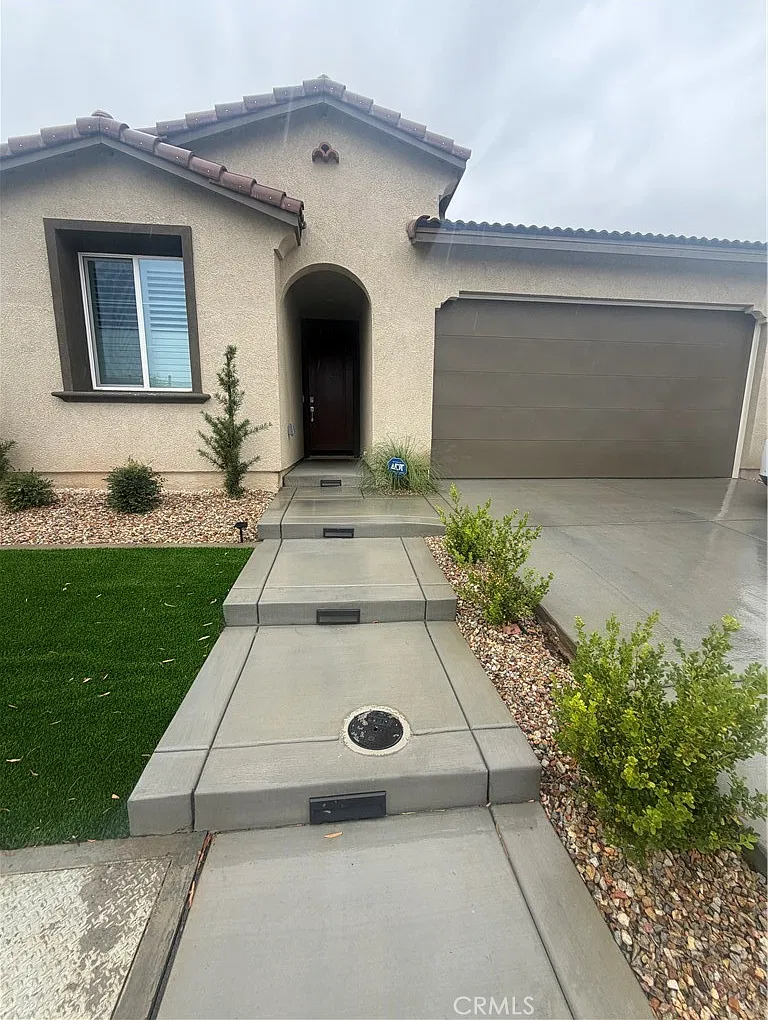 2 bed, 1120 sqft, $2,000 — Photo 1