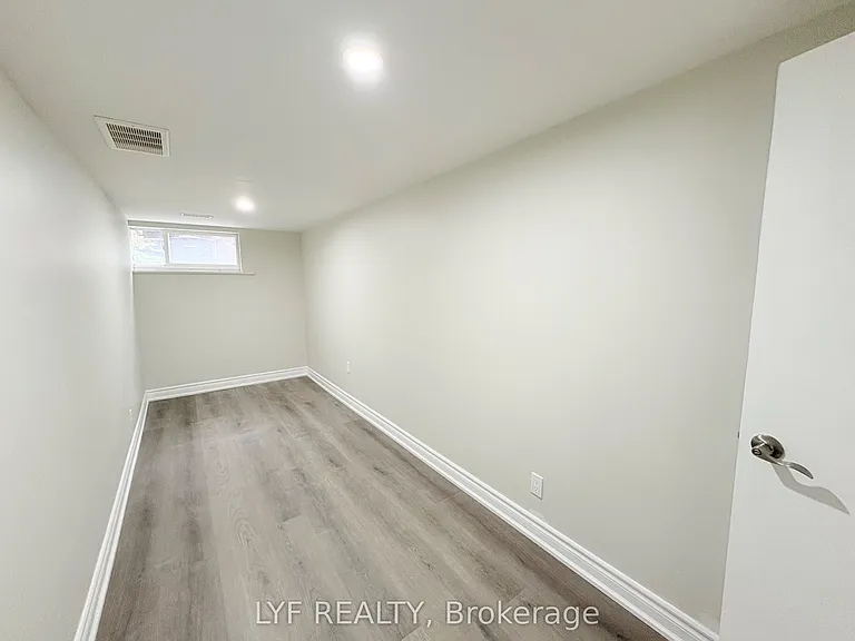 22 Ivordale Cres #2 — Photo 16