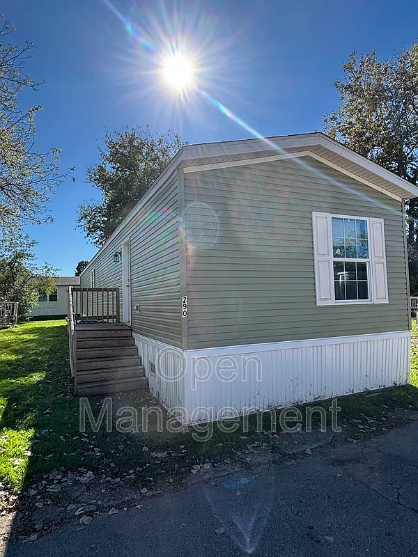 3 bed, 2.0 bath, 1120 sqft, $1,295 — Photo 1