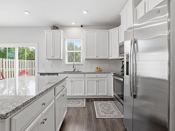 4th image of 101 Roundtree Dr