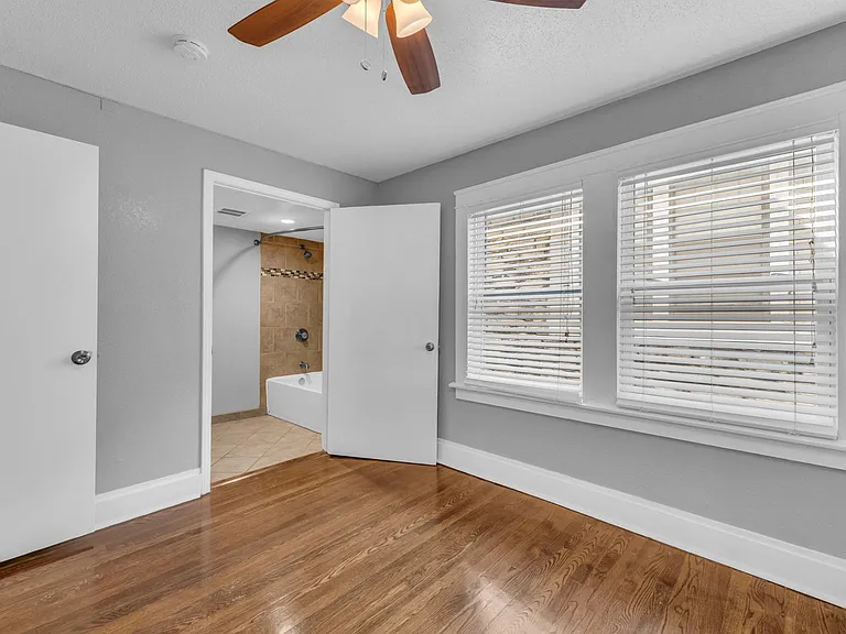 4226 Locust St — Photo 32
