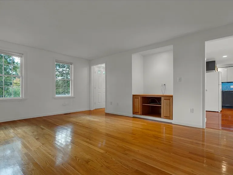 577 Winter St — Photo 10